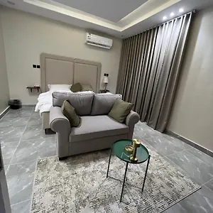 استديو واسع بتأثيث مودرن شقة